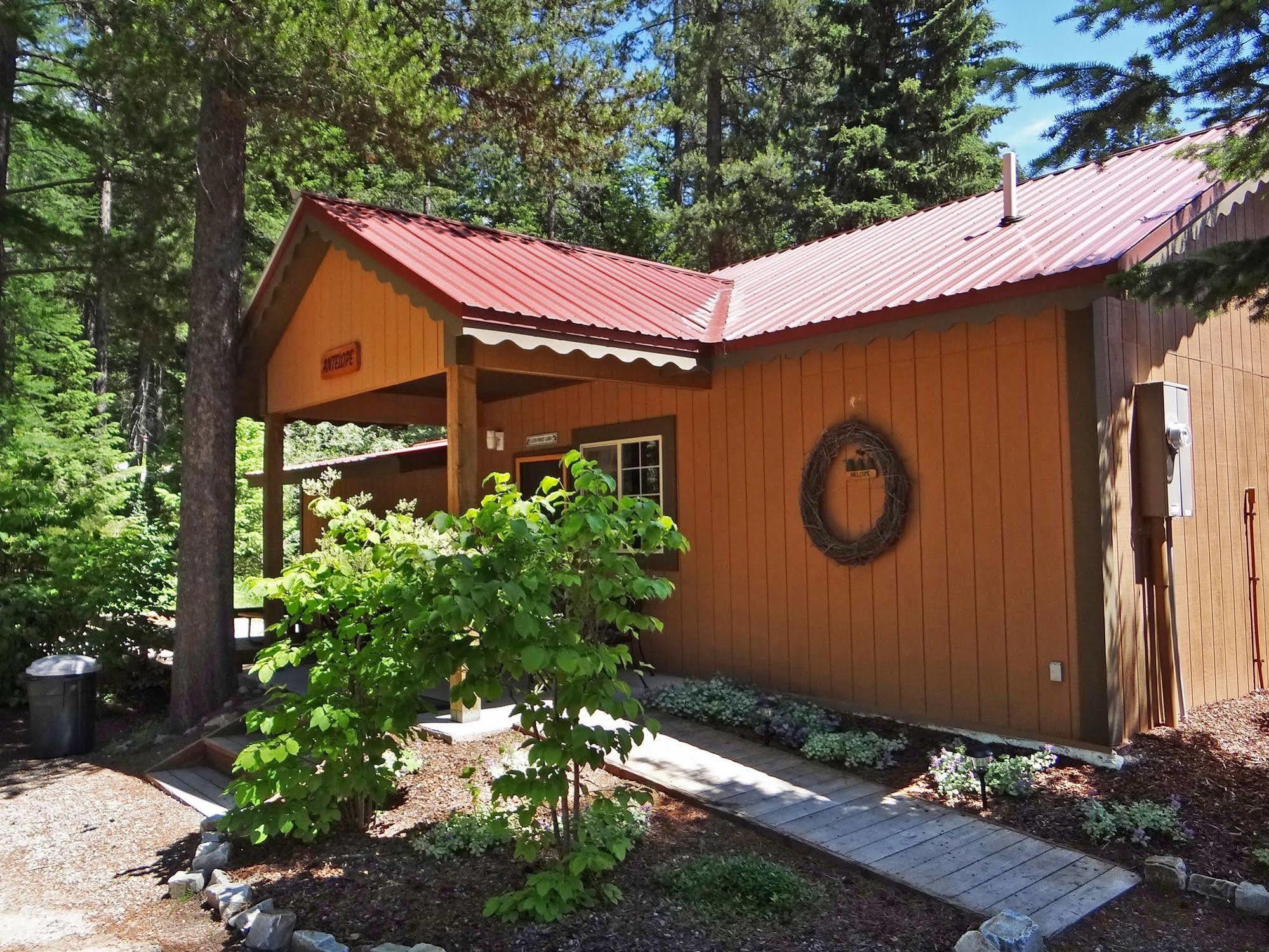 Historic Tamarack Lodge & Cabins Hungry Horse Exterior foto