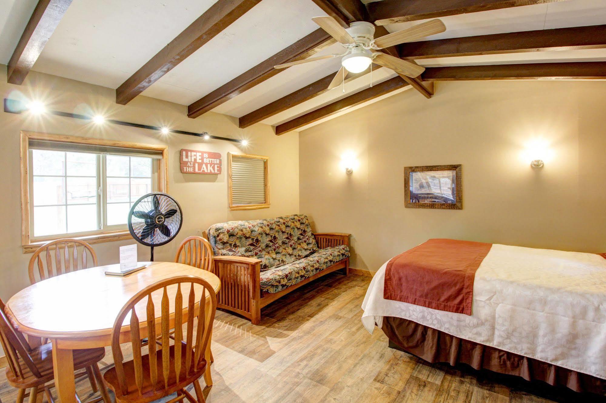 Historic Tamarack Lodge & Cabins Hungry Horse Exterior foto
